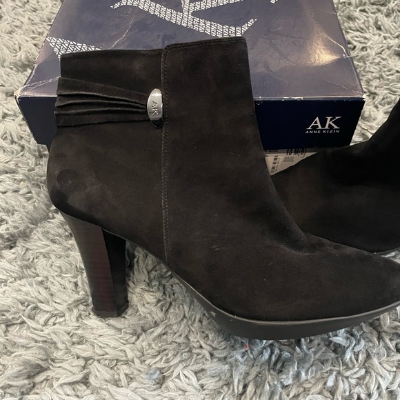Anne Klein size 10 dude black ankle boots - Picture 5 of 5